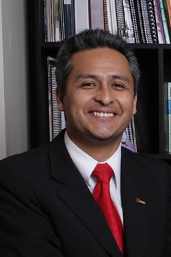 Dr. Ernesto Cuadros Vargas